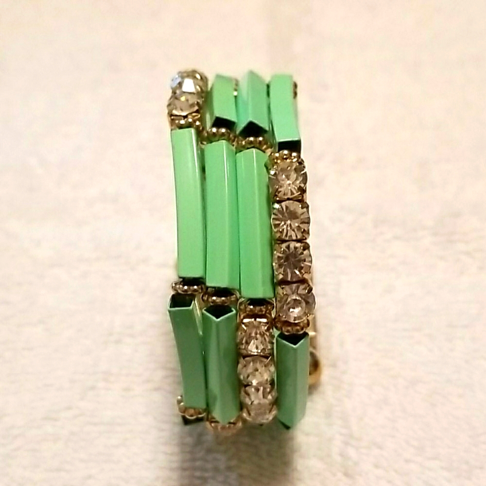 Green Beads, Faceted Crystal Memory Wire Bracelet